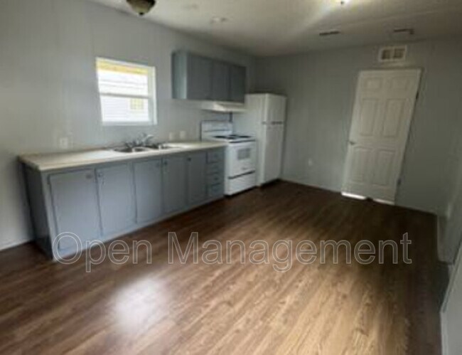 Foto del edificio - 710 N Farm Rd 137