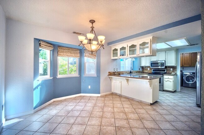 Foto del edificio - 4404 Bluff Creek Dr
