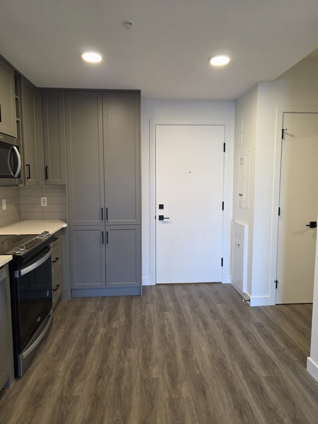 Photo principale - 350-3350 Livingston Common NE