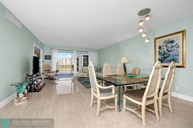 Foto del edificio - 2751 N Palm Aire Dr