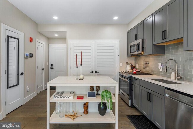 Building Photo - 1028 Bladensburg Rd NE