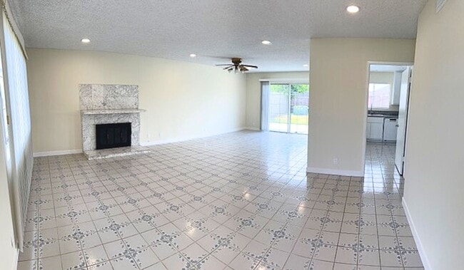 Foto del edificio - 4 Bedroom Home for Lease in Westminster