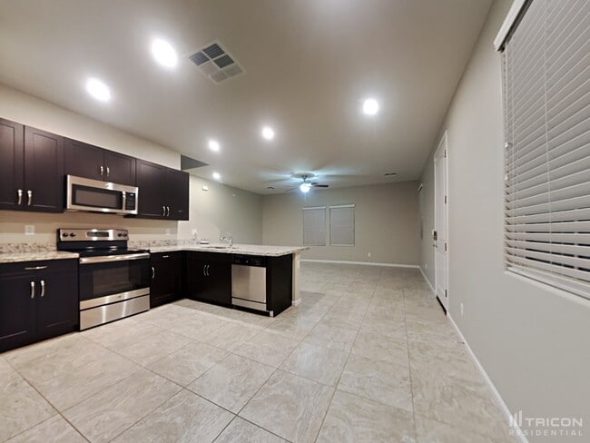 Building Photo - 12562 W Mazatzal Dr