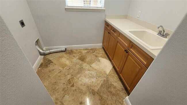 Foto del edificio - 2333 Pinehurst Ct