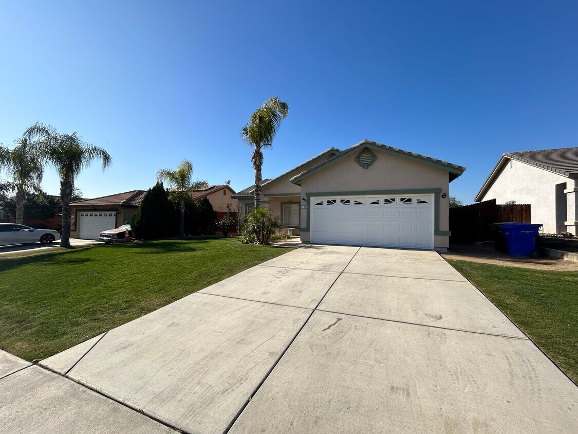 Primary Photo - Cute 3 Bed/2 Bath SE Bakersfield Home