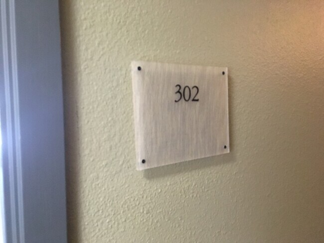 Foto del edificio - Steps from Greenlake..... Come home to thi...