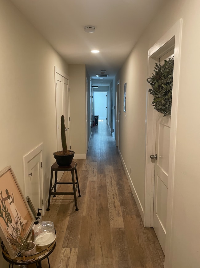 Building Photo - Single bedroom in beautiful Bernal Heights!