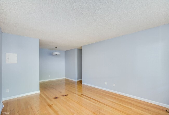 Building Photo - 2 br, 1 bath Condo - 413 Piccadilly Place 9