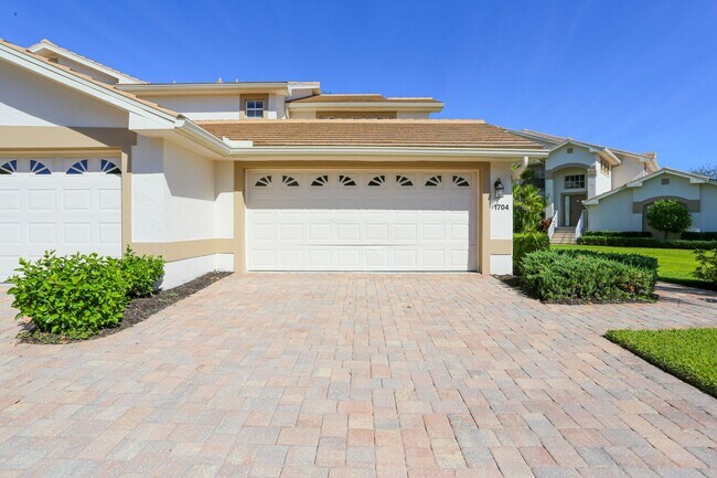 Foto del edificio - ** GOLFER'S PARADISE HERE!  NEW FURNITURE NEW REMODEL CORNER UNIT 2/2 PLUS DEN IN THE STRAND ***