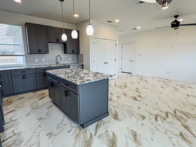 Foto del edificio - 350 Lucy Road