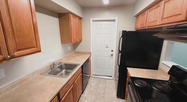 Building Photo - 1061 Mohr Ln