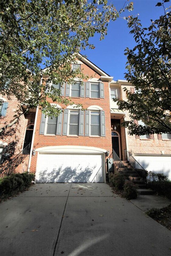 Primary Photo - 2456 Oak Grove Vista