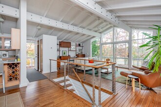 Building Photo - 1099 Springs Fireplace Rd
