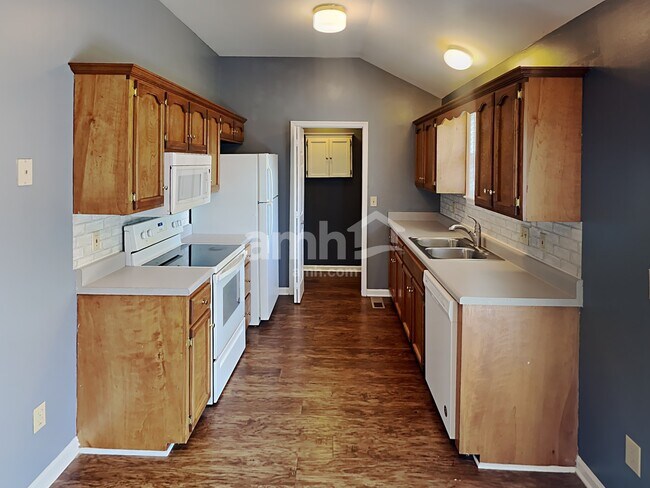 Building Photo - 104 Cascade Ln