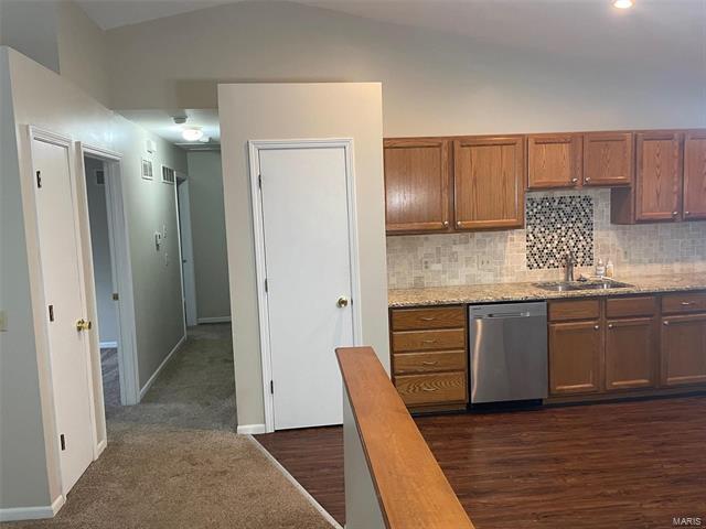 Building Photo - 825 Lakeside Manor Dr