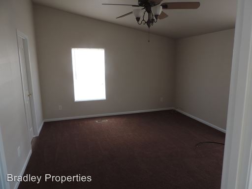 Building Photo - 9252 S Kings Ranch Rd