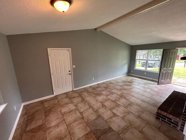 Building Photo - 3br 1BA house with decorative mantle and garage  with move in special for July!