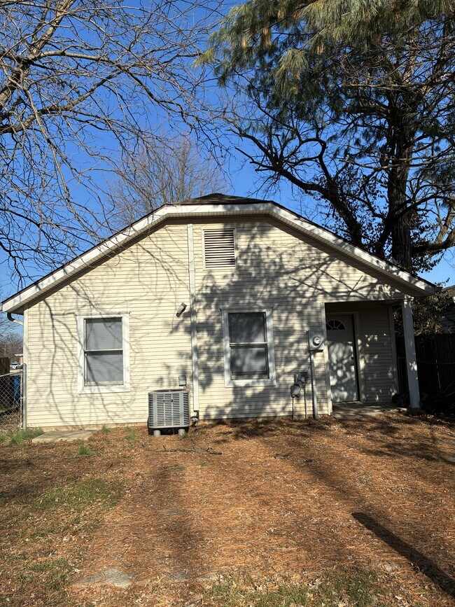 Vista posterior - 1631 Tippecanoe St