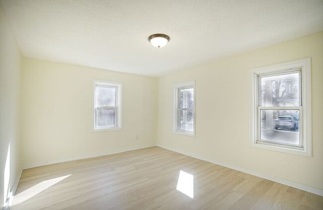 Photo - 8 Beaudoin Ct House