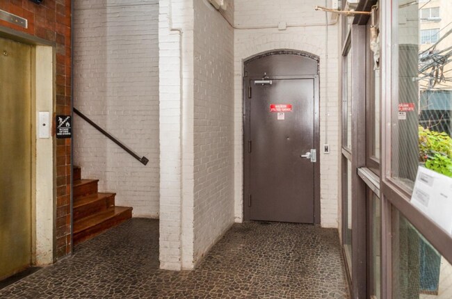 Building Photo - Luxurious 1-Bedroom Loft in Rebman Buildin...