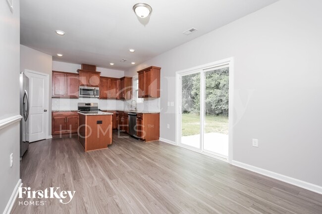 Building Photo - 636 Starry Sky Dr
