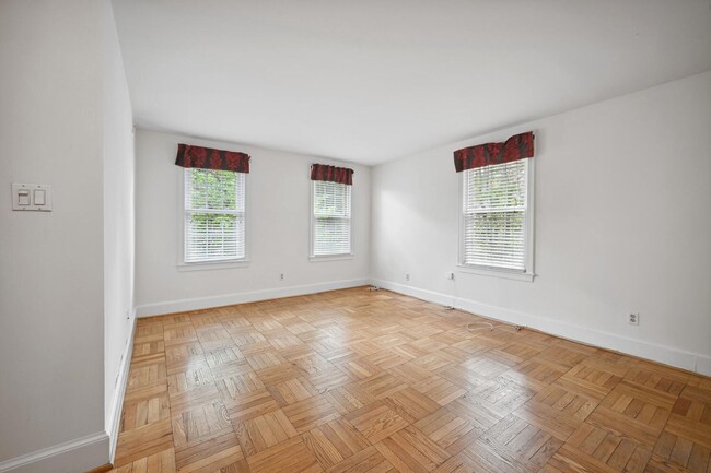 Building Photo - 2727 Ordway St NW