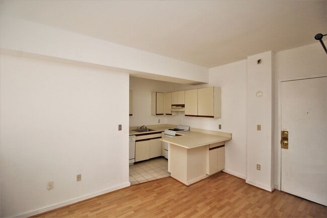 Building Photo - Cozy Mt Vernon Efficiency Studio w/ W/D in...