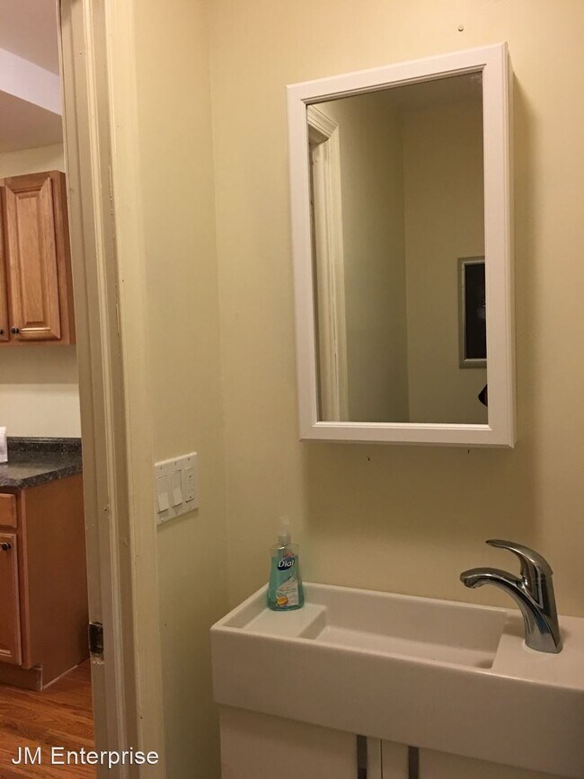 Building Photo - 3 br, 1.5 bath House - 448 North Patterson...