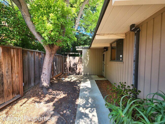 Building Photo - 4 br, 2 bath House - 843 Marshall Drive