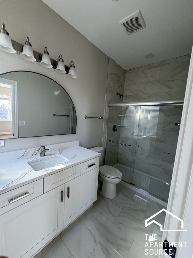 Building Photo - 2552 S Central Park Ave