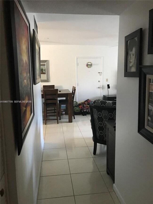 Foto del edificio - 10794 N Kendall Dr