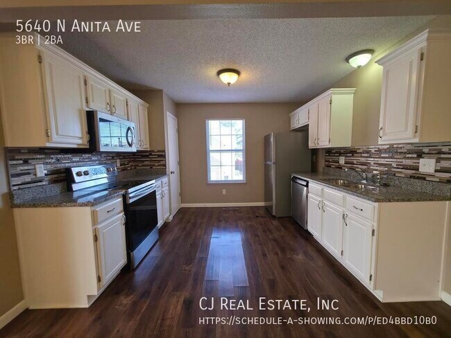 Foto del edificio - 5640 N Anita Ave