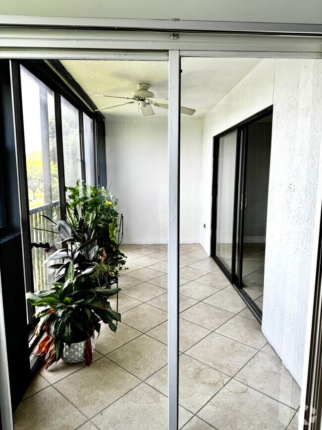 Building Photo - 2334 S Cypress Bend Dr