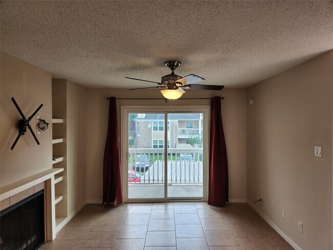 Foto del edificio - 2750 Holly Hall St