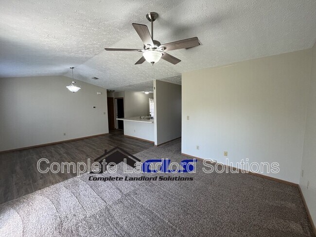 Building Photo - 563 Farrington St