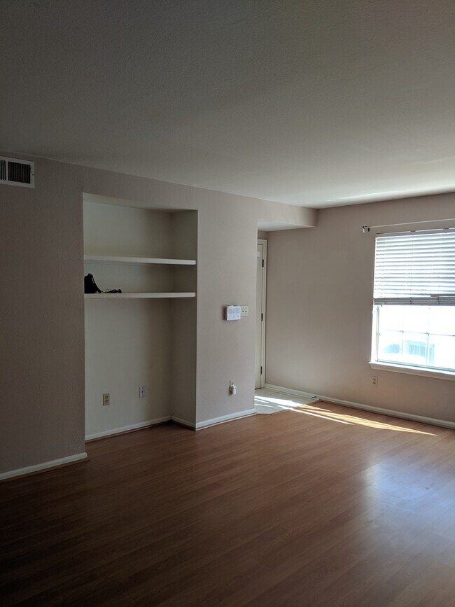 Foto del edificio - DTC Ground Floor 2 Bedroom 2 Bath Condo For Rent - Great Location and Amenities