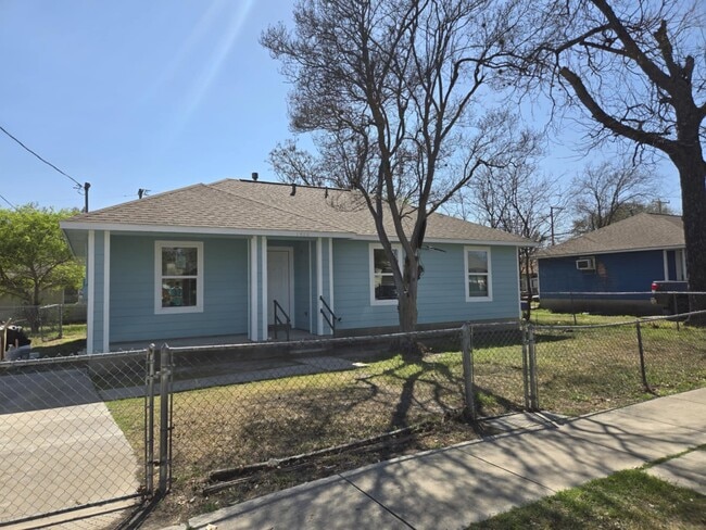 Building Photo - 1410 Colima St