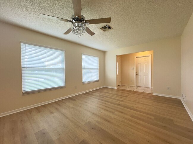 Foto del edificio - 3 Bedroom Single Family Home in Winter Park!