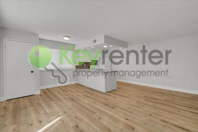 Foto del edificio - 5731 Blachly Way