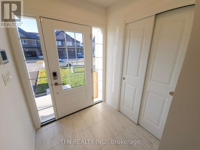 Building Photo - 180 Bur Oak Dr
