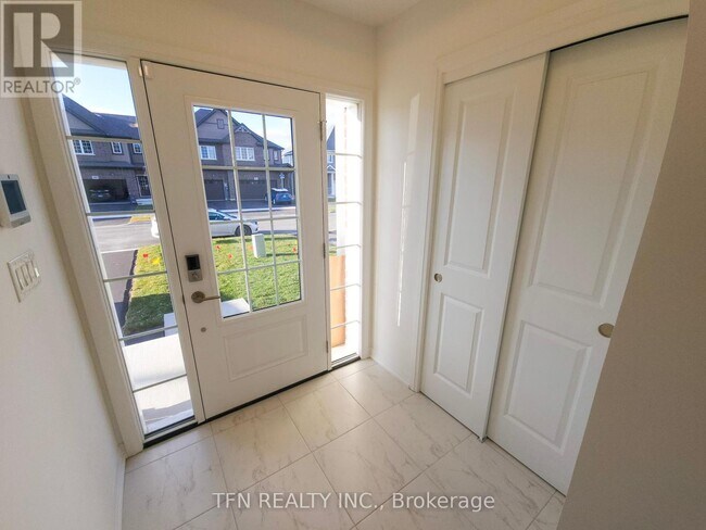 Photo du bâtiment - 180 Bur Oak Dr