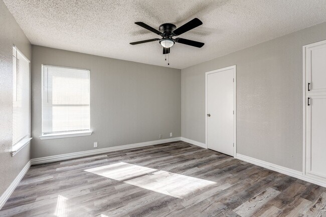 Foto del edificio - 228-232 Alexandria St Duplex