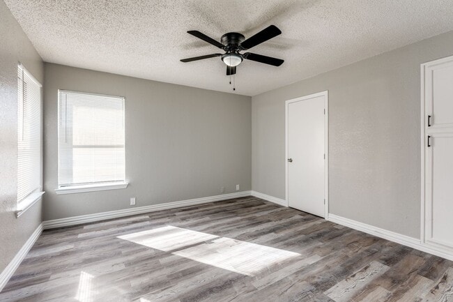 Building Photo - 228-232 Alexandria St Duplex