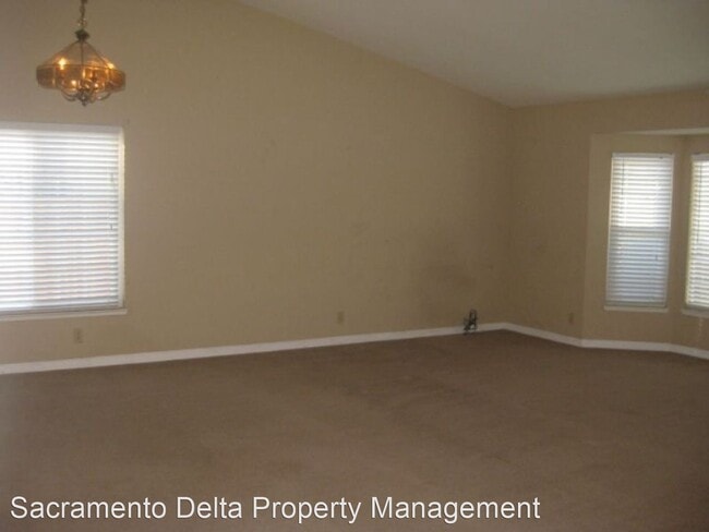 Building Photo - 4 br, 2 bath House - 6321 Laguna Villa Way^^
