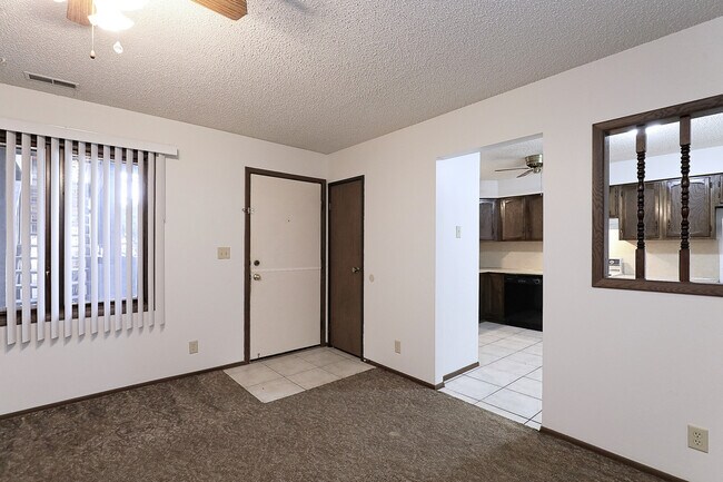 Building Photo - 816 G St