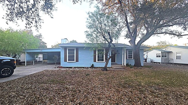 Building Photo - 1204 W Lee Ave