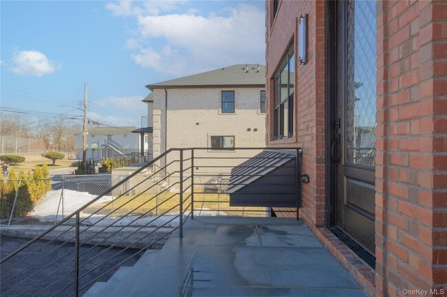 Building Photo - 7 Victoria Ln