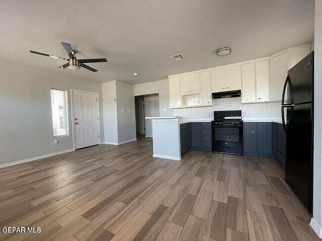 Foto del edificio - 9467 Landry McKee Ln