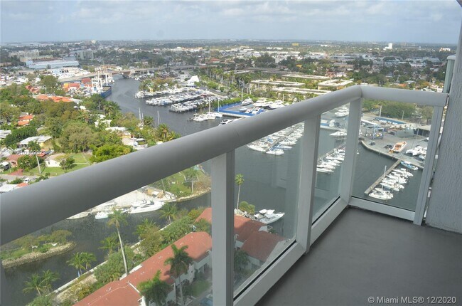 Foto del edificio - 1861 NW S River Dr
