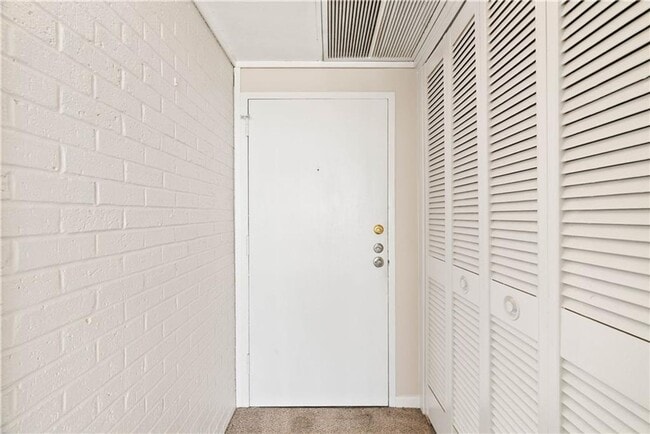 Building Photo - 4600 Ocean Dr